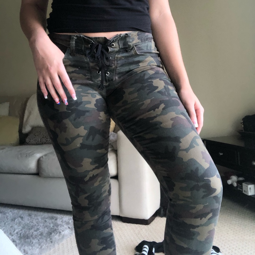 Camo print stretch pants